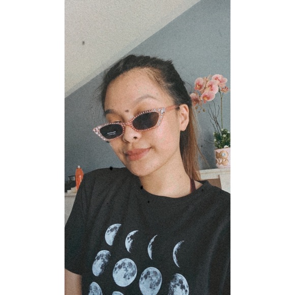 Jeweled Vintage Cat Eye Sunglass - Picture 3 of 3